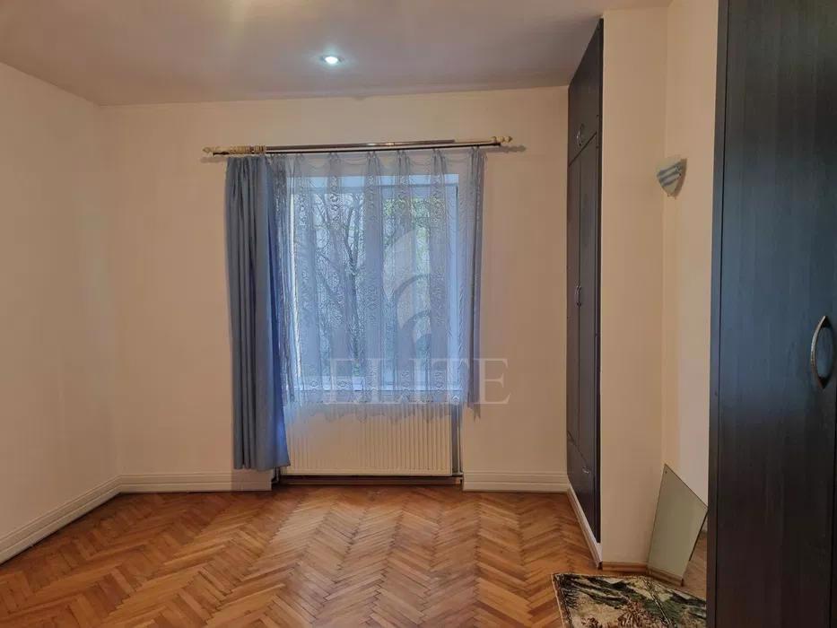 Apartament 3 camere în zona SEMICENTRALA-1001162