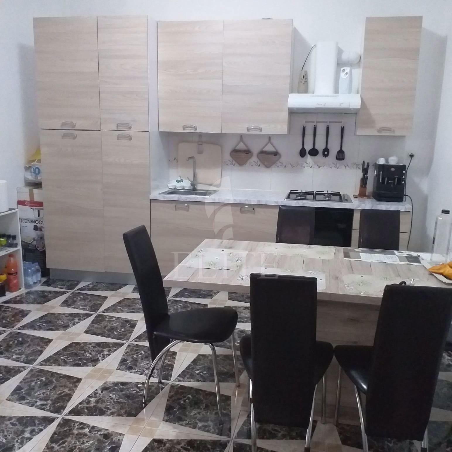 Apartament 3 camere în zona Centrala-1001639