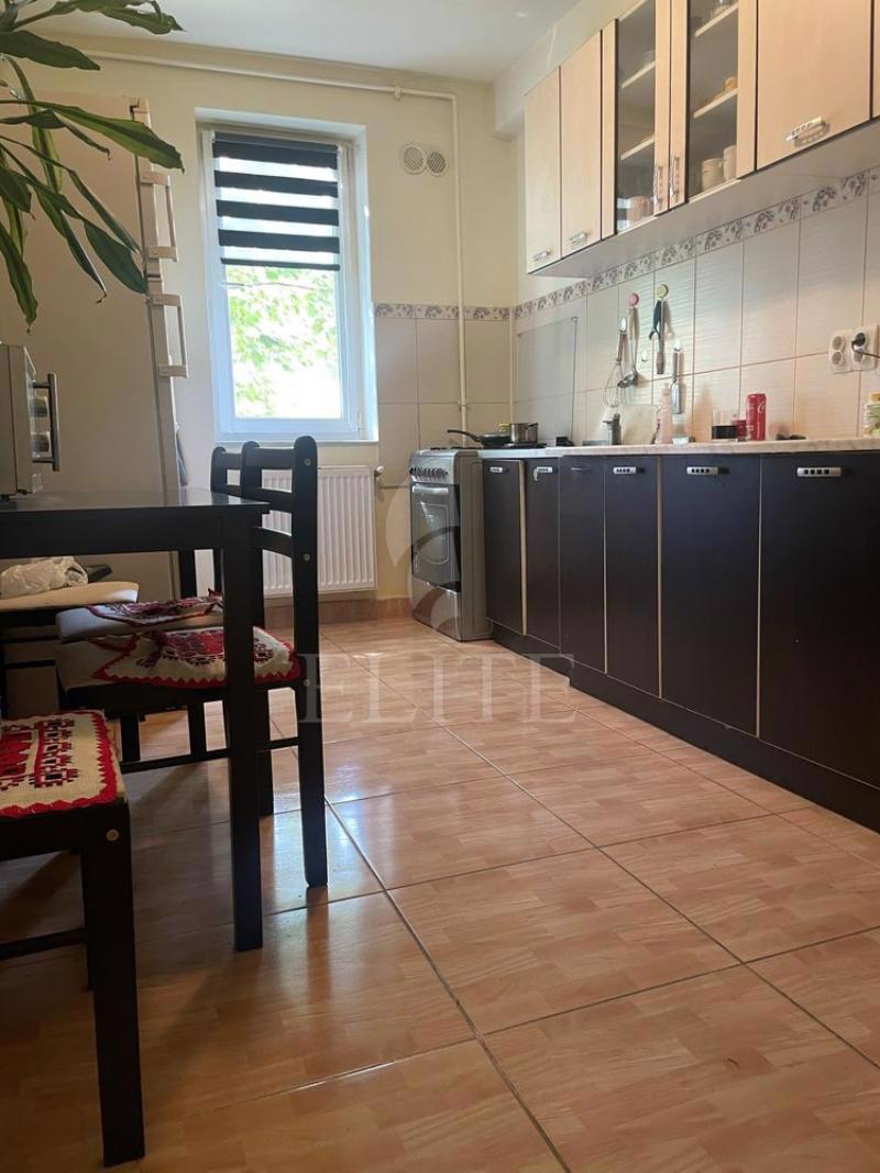 Apartament 3 camere în zona BAITA-1002954