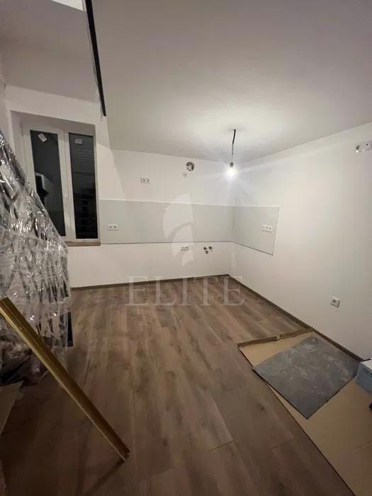 Apartament o camera în zona SEMICENTRALA-1003870