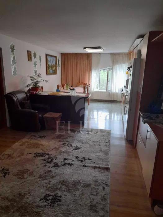 Apartament 3 camere în zona PLOPILOR-1004564