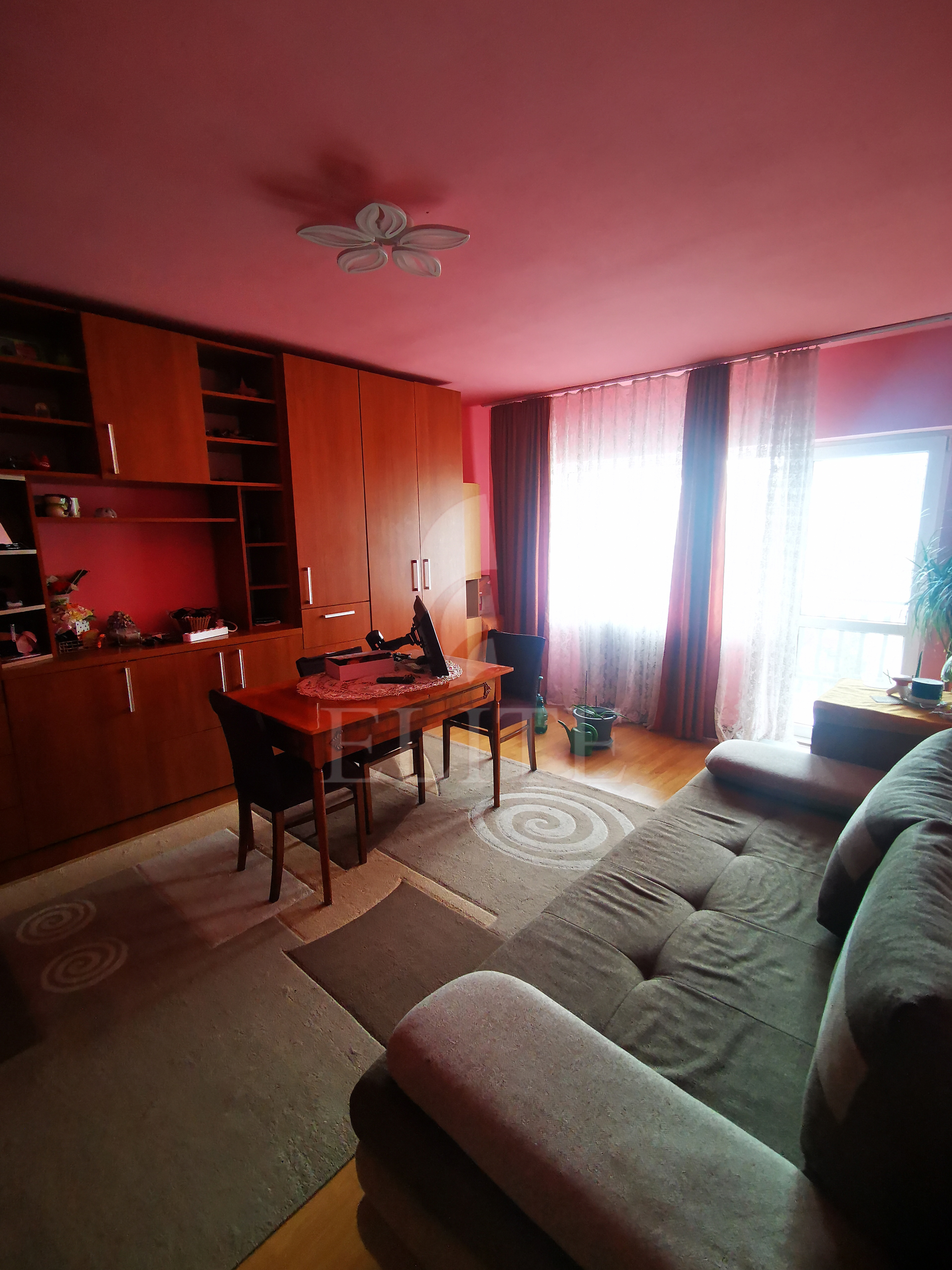 Apartament 4 camere în zona BILLA-1040464