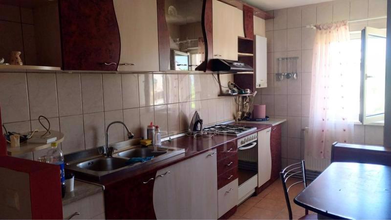 Apartament 3 camere în zona BILLA-1040658