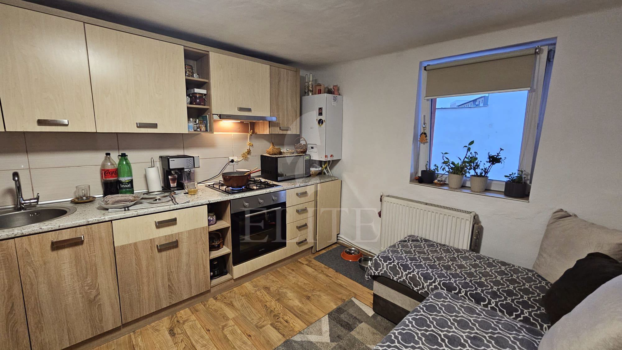 Apartament 3 camere în zona HOREA-1047225