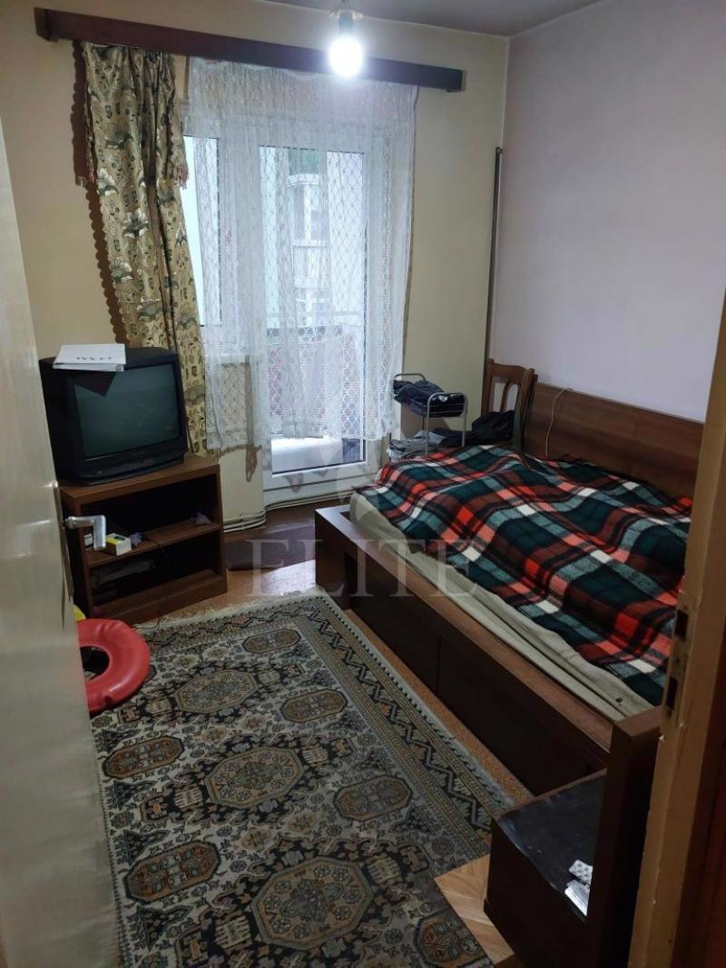 Apartament 4 camere în zona GRUIA-1048999