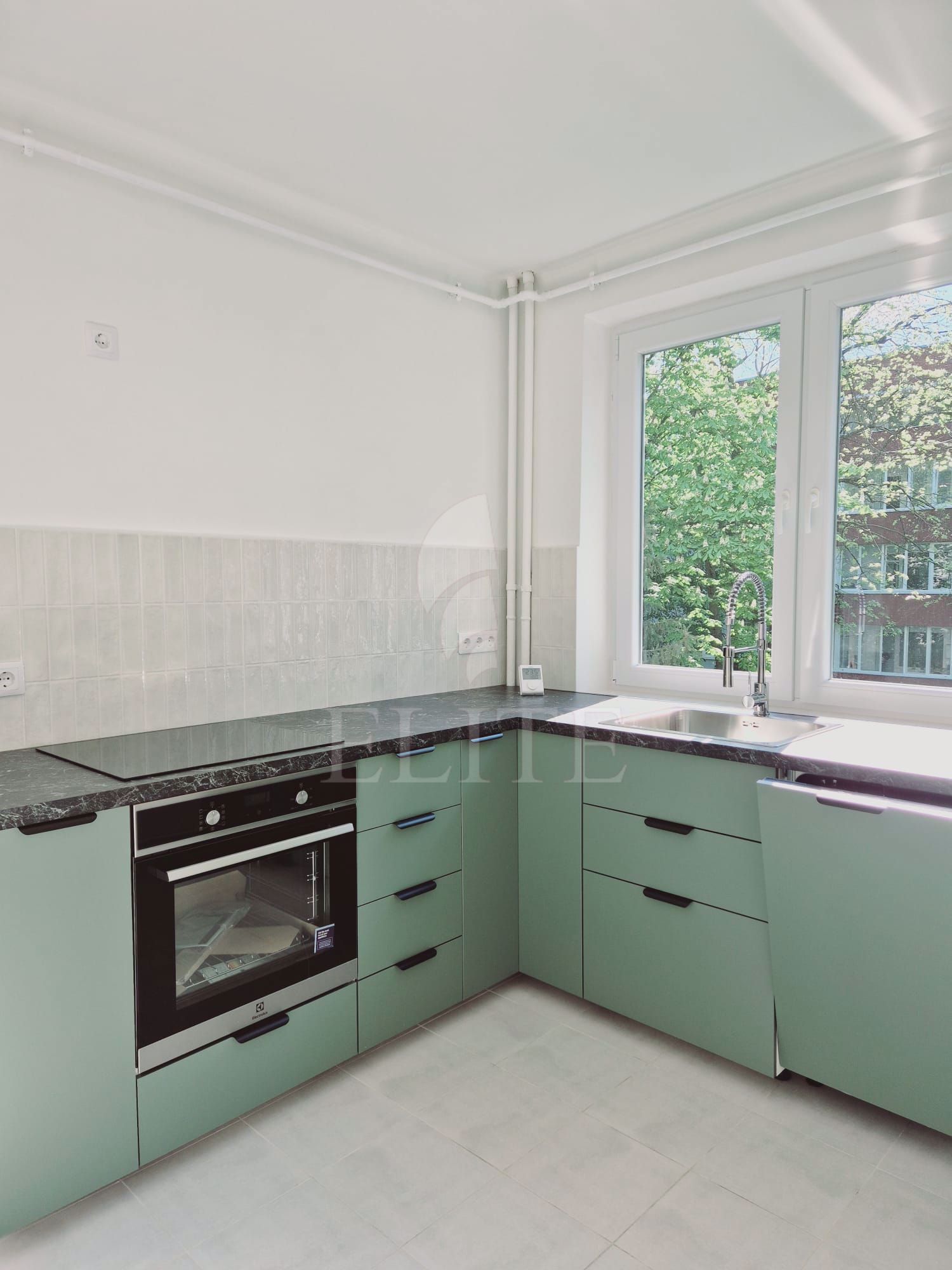 Apartament 3 camere în zona HOTEL ROYAL-1049388