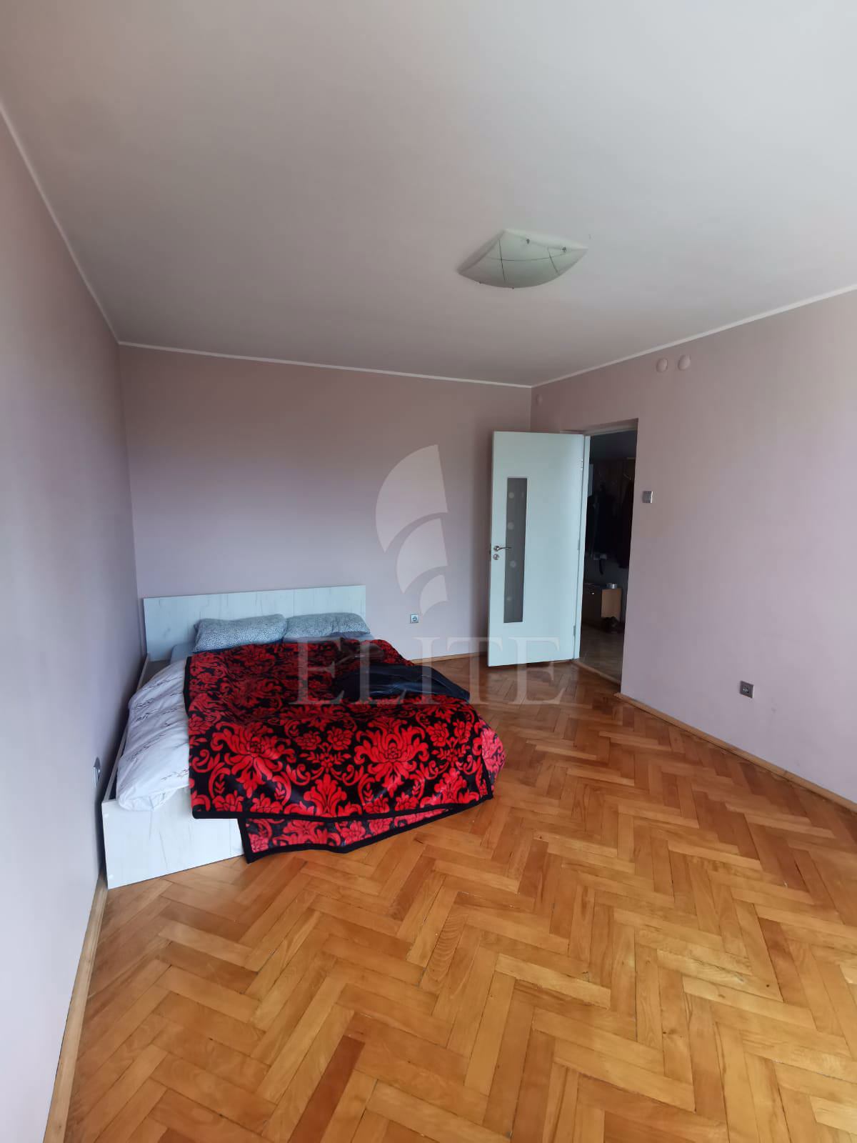 Apartament 3 camere în zona PLOPILOR-1050411