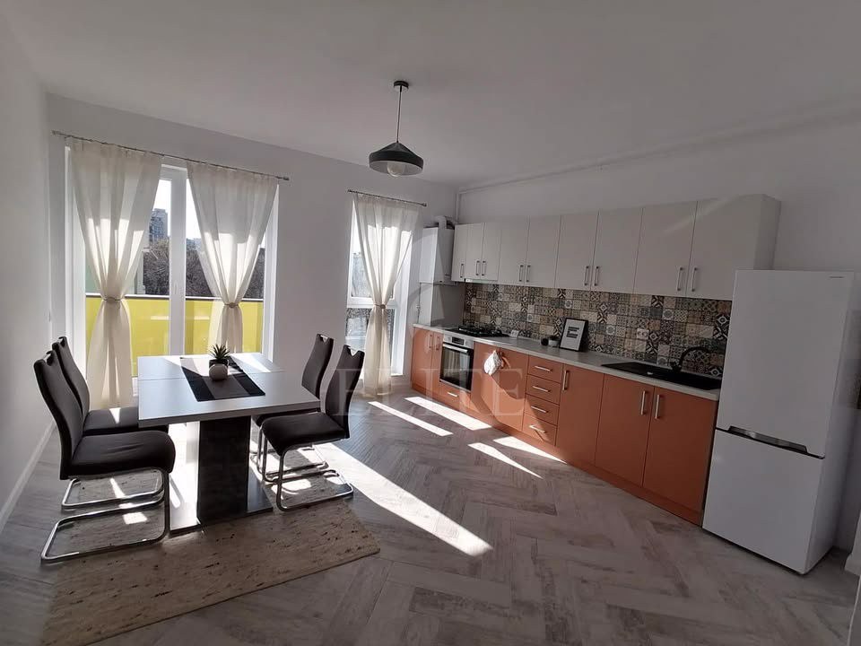 Apartament 3 camere în zona SEMICENTRALA-1085627