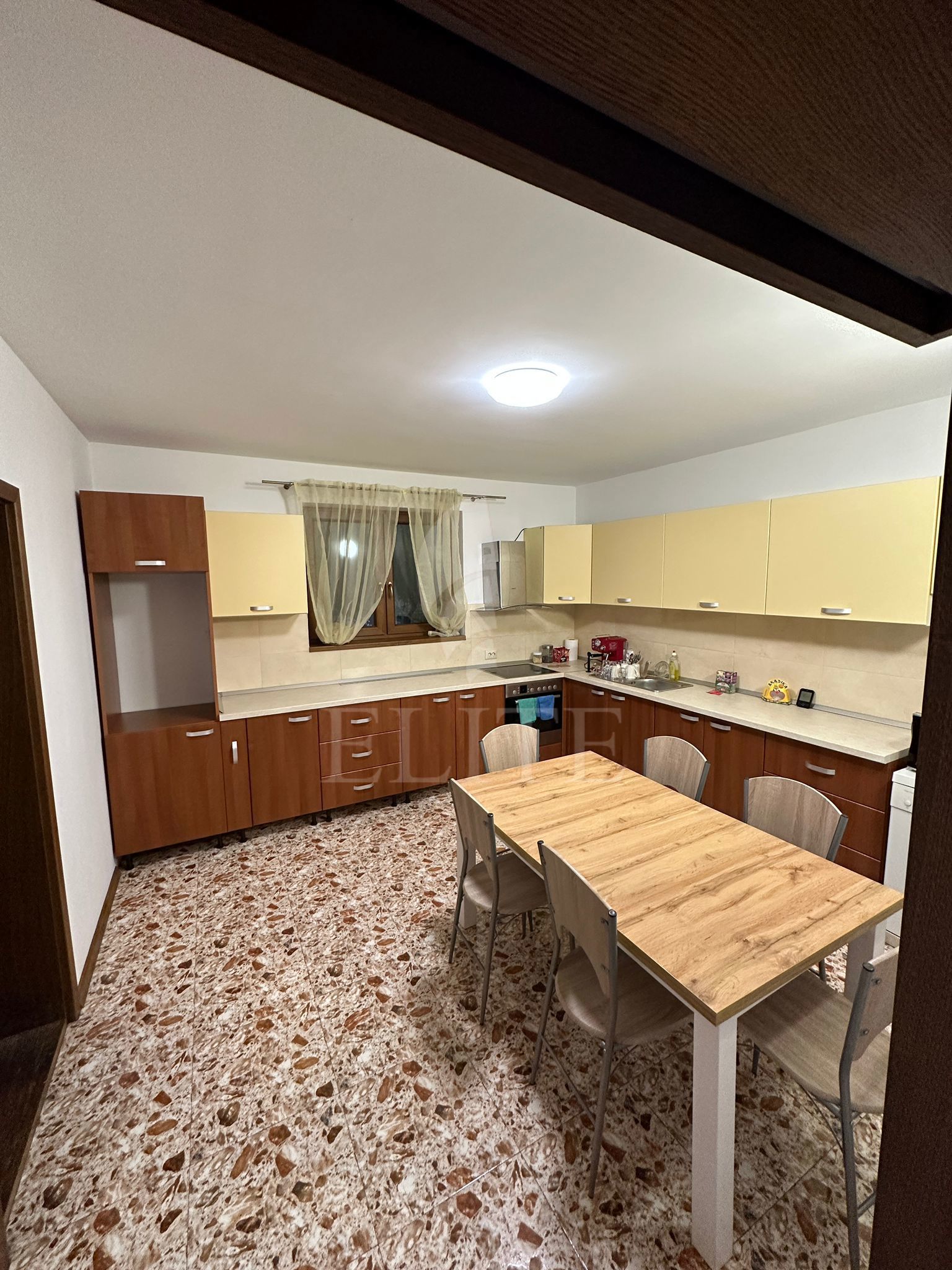 Casa 6 camere în zona Becas-1154252
