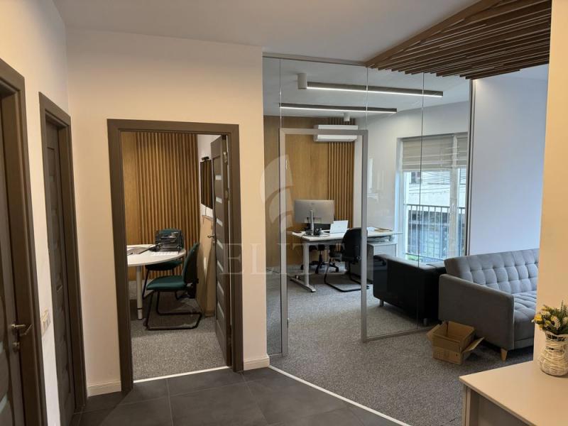 Apartament 4 camere în zona PARIS-1159285