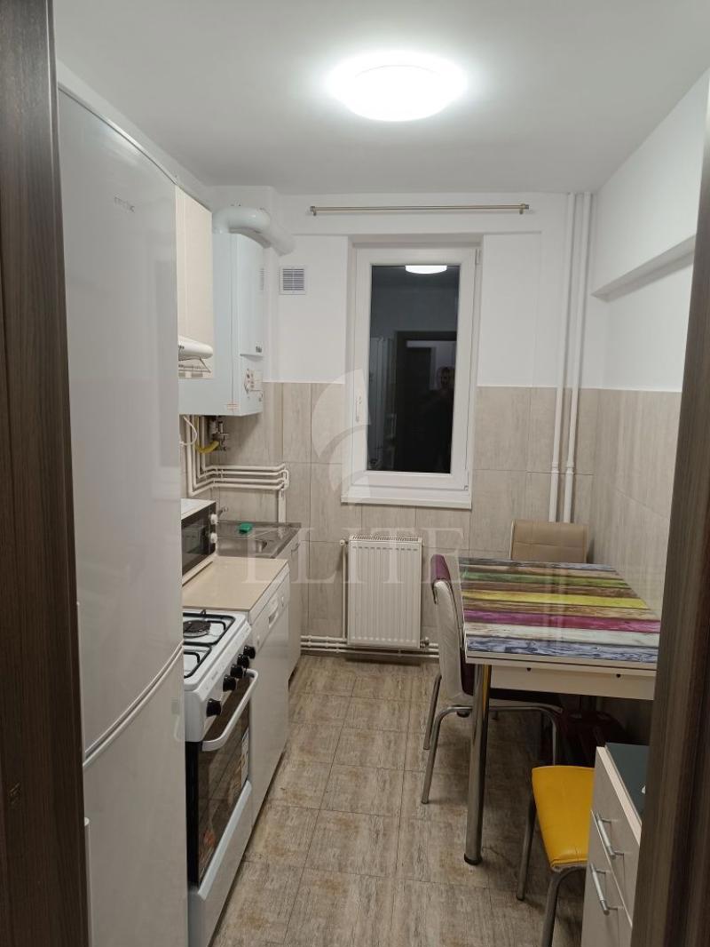 Apartament 2 camere în zona MERCUR-1165417