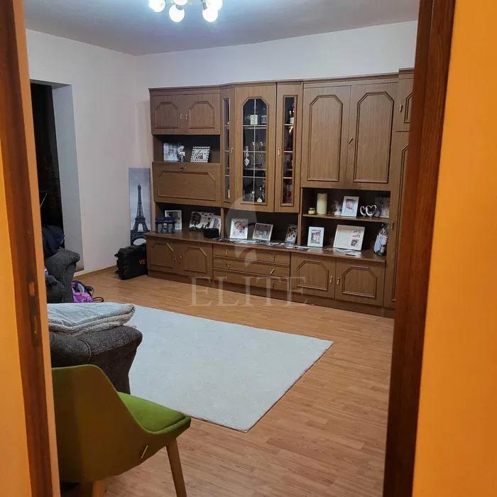 Apartament 4 camere în zona OLIMPIA-1169455