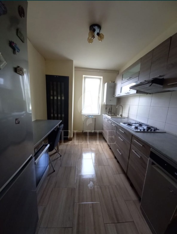 Apartament 3 camere în zona HOTEL Royal-1170162