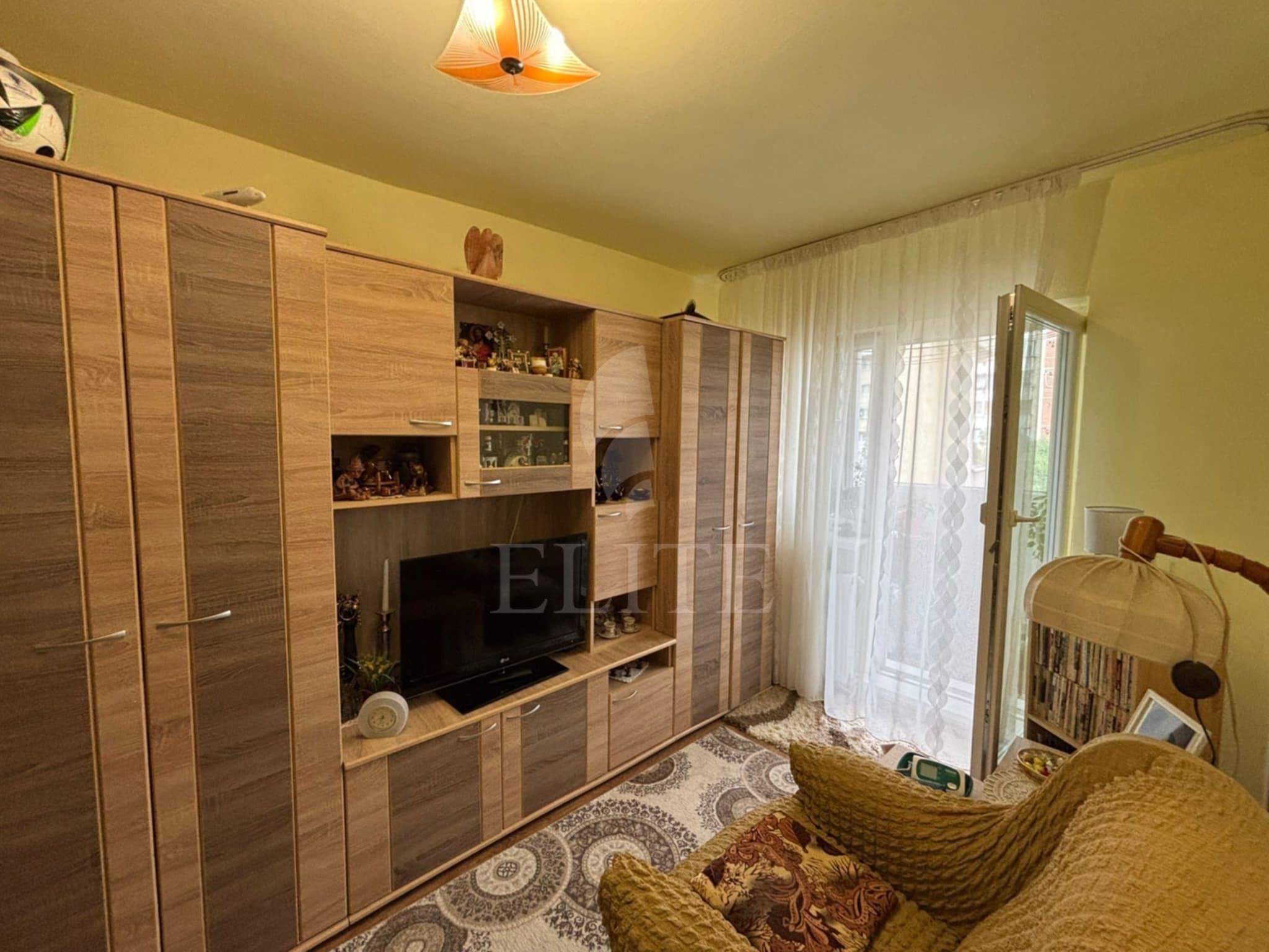 Apartament 4 camere în zona POD CALVARIA-1171394