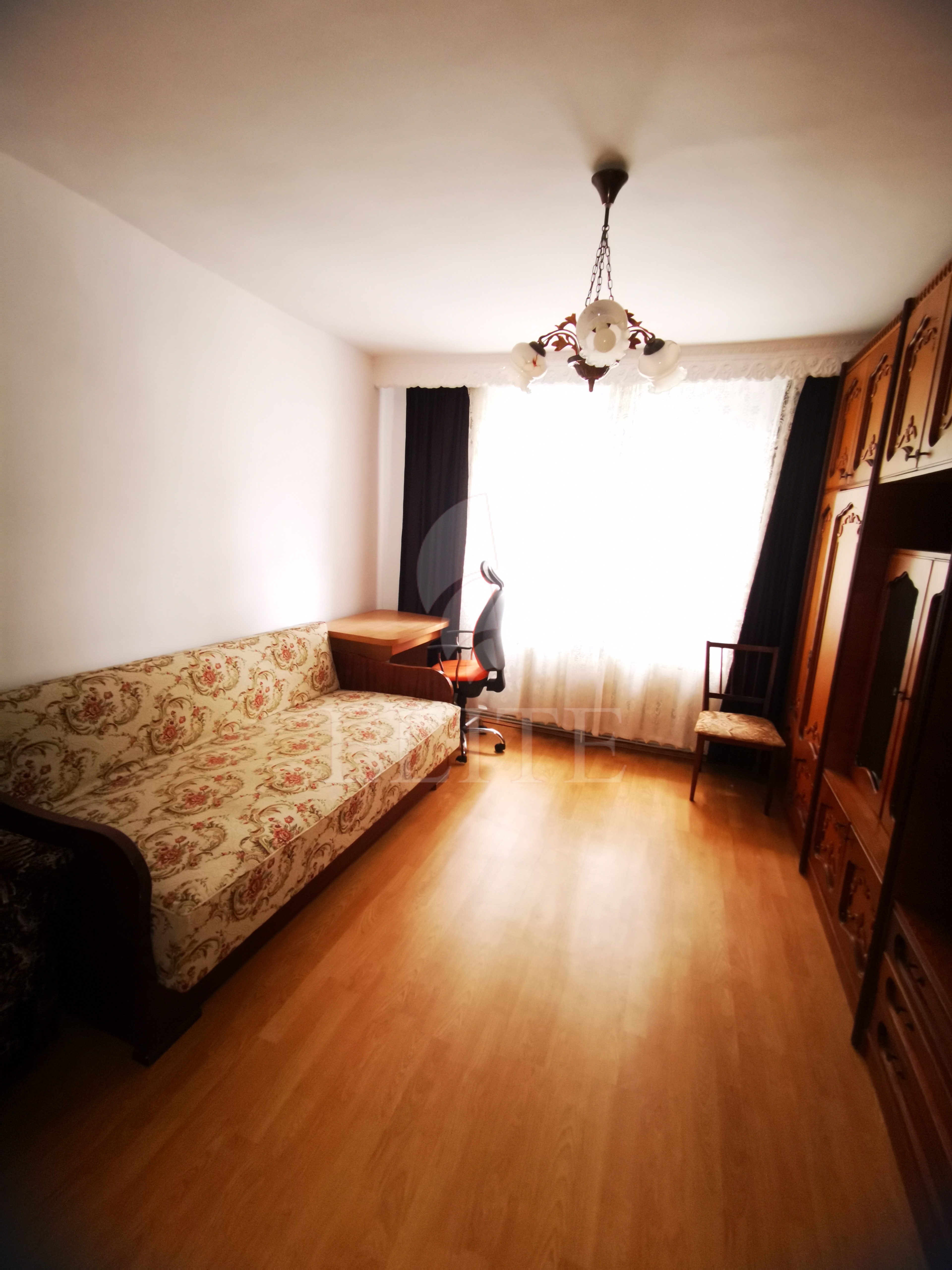 Apartament 4 camere în zona Kafland-1173639