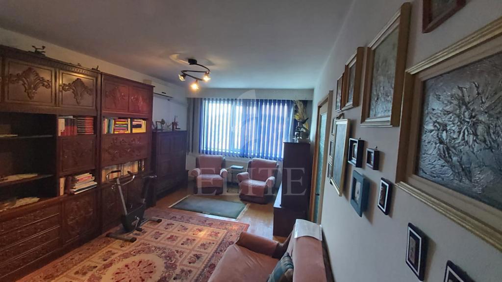 Apartament 3 camere în zona SEMICENTRALA-1177936