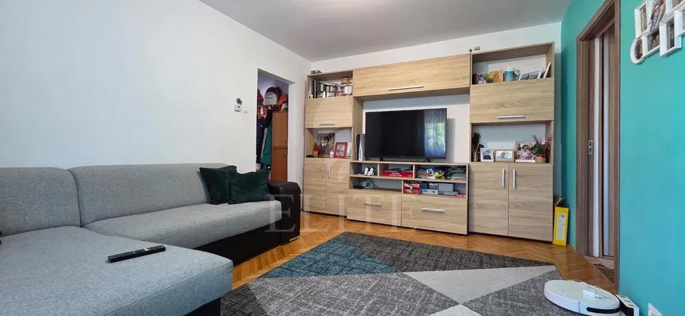Apartament 3 camere în zona STRAZII RETEZAT-1184552