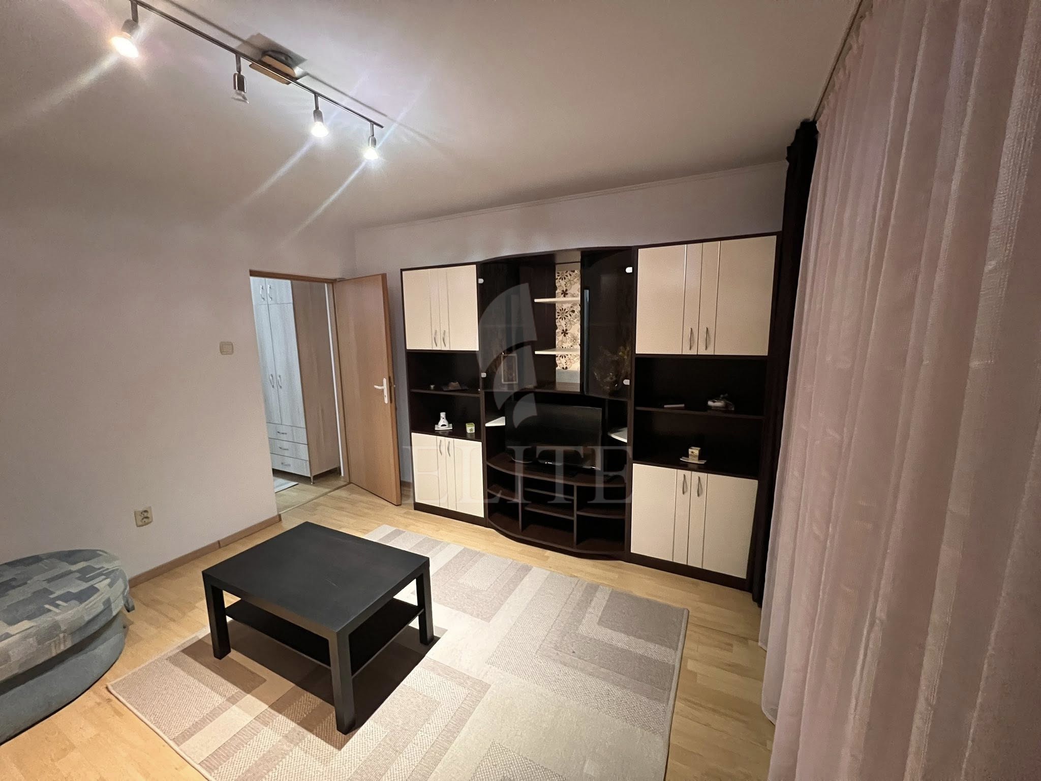 Apartament o camera în zona GRIGORE ALEXANDRESCU-1187695