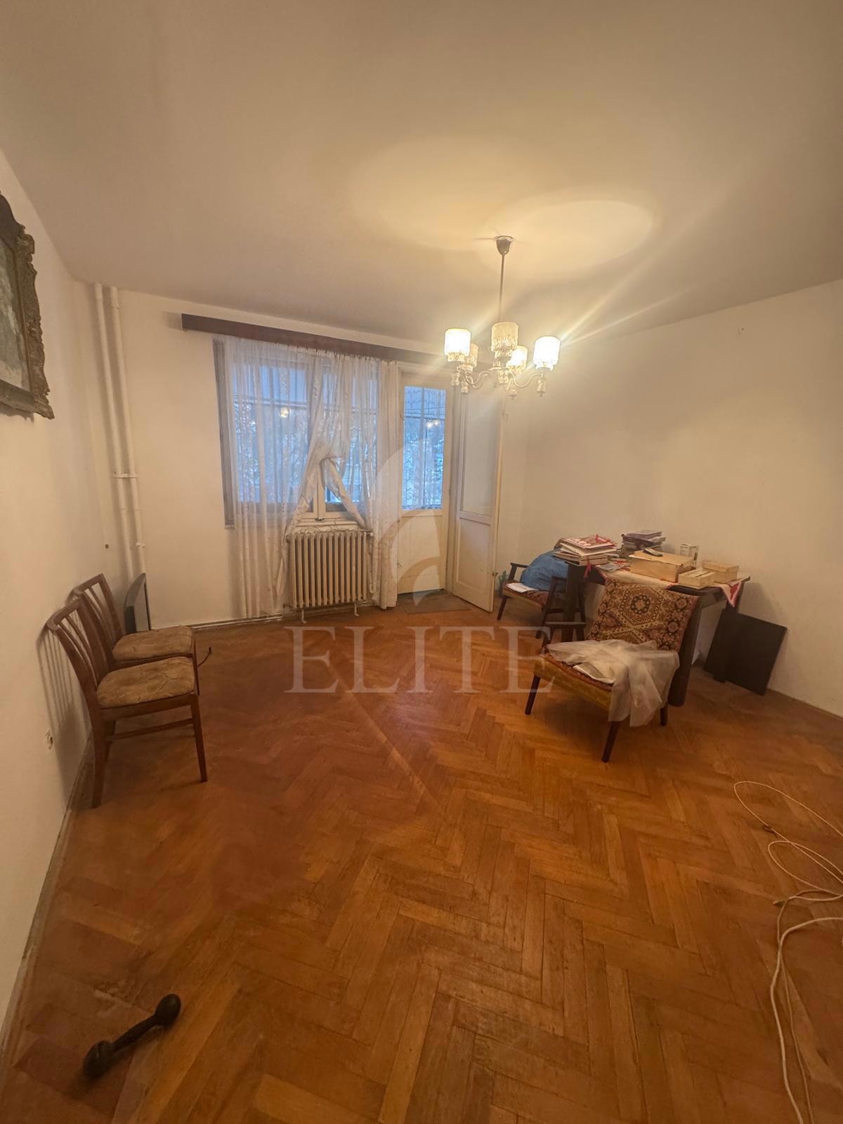Apartament 4 camere în zona STRAZII SCARISOARA-1187720