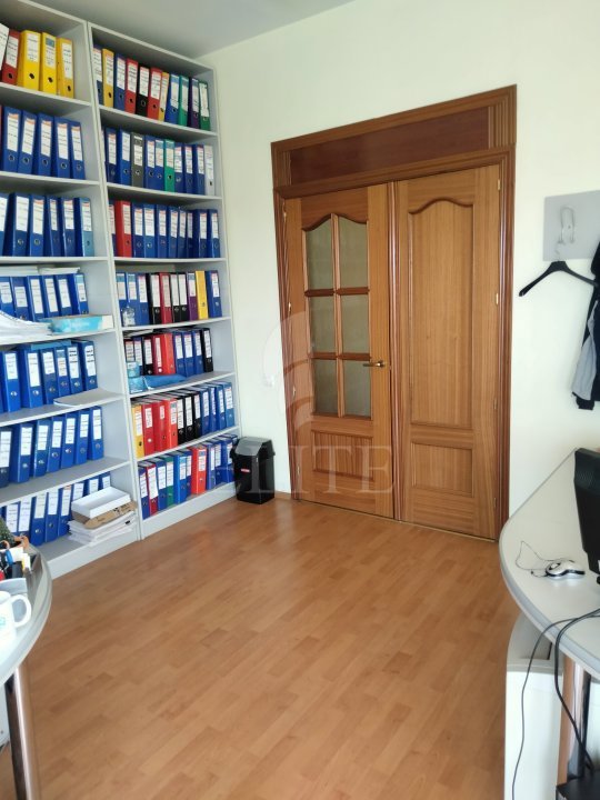 Apartament 4 camere în zona HOTEL ATHOS-1189716