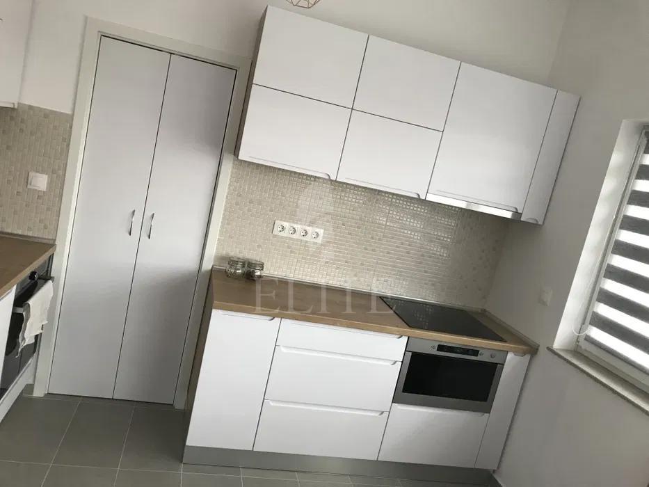 Apartament 4 camere în zona ELF-1191424