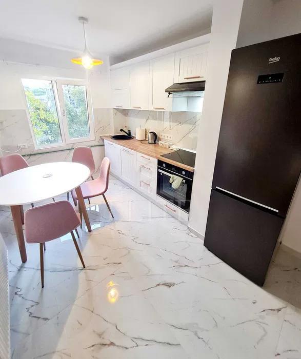 Apartament 3 camere în zona COLINA-1195866