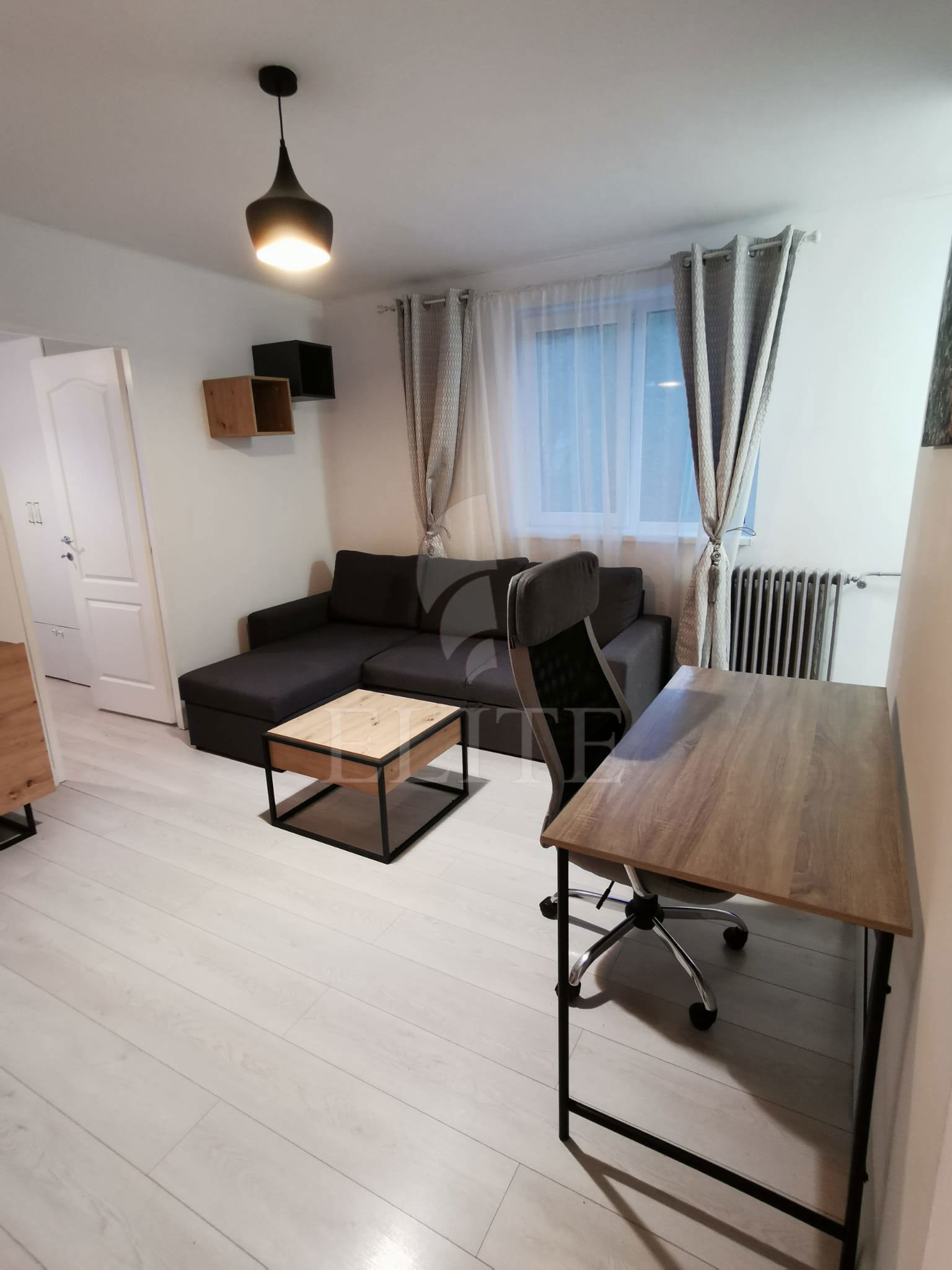 Apartament 3 camere în zona STRAZII LACRAMIOARELOR-1197674