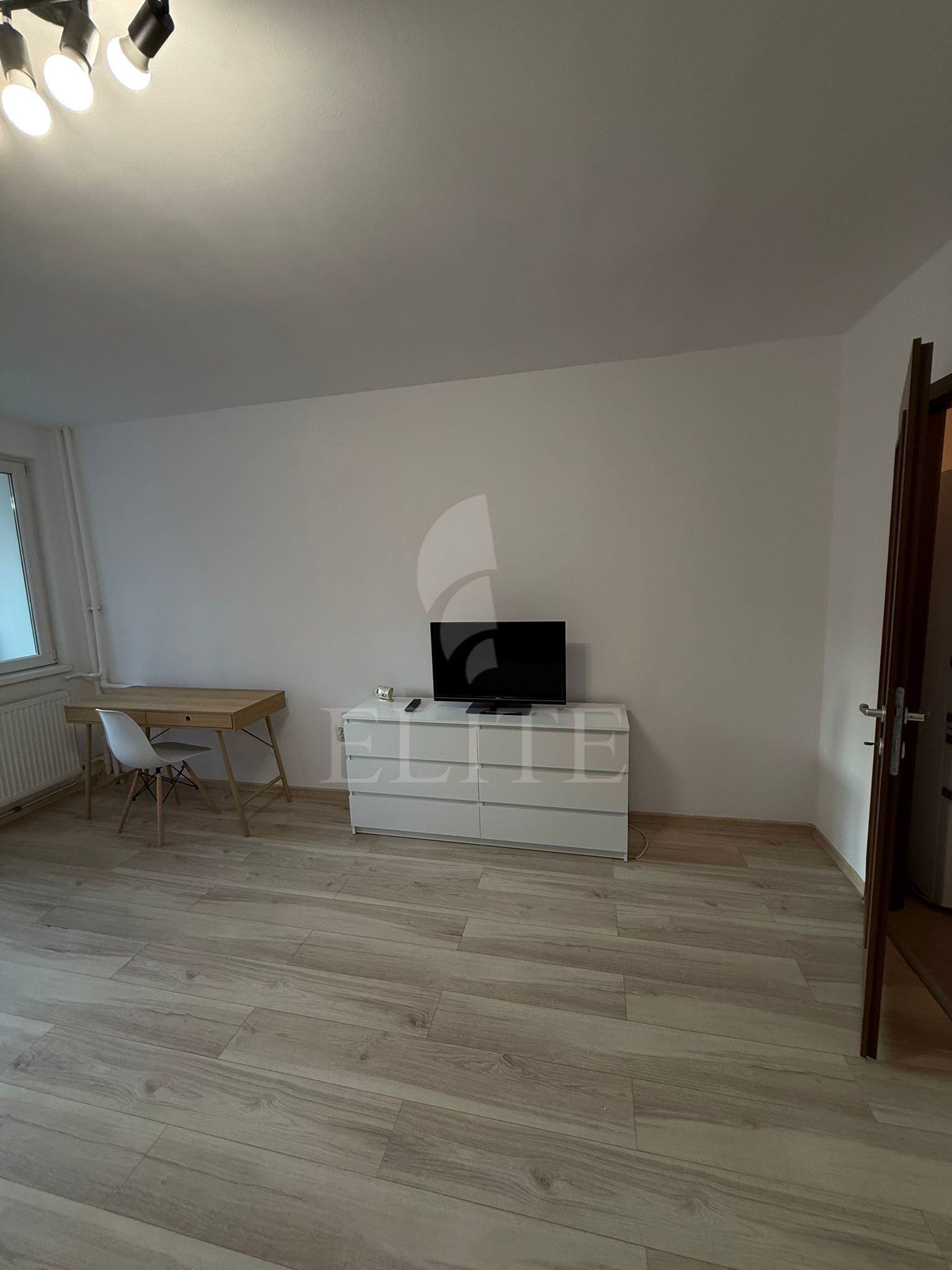 Garsoniera în zona STRAZII PARANG-1200185