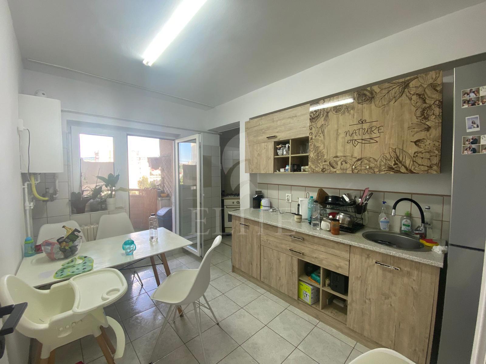 Apartament 4 camere în zona Mc Donald's-1202661