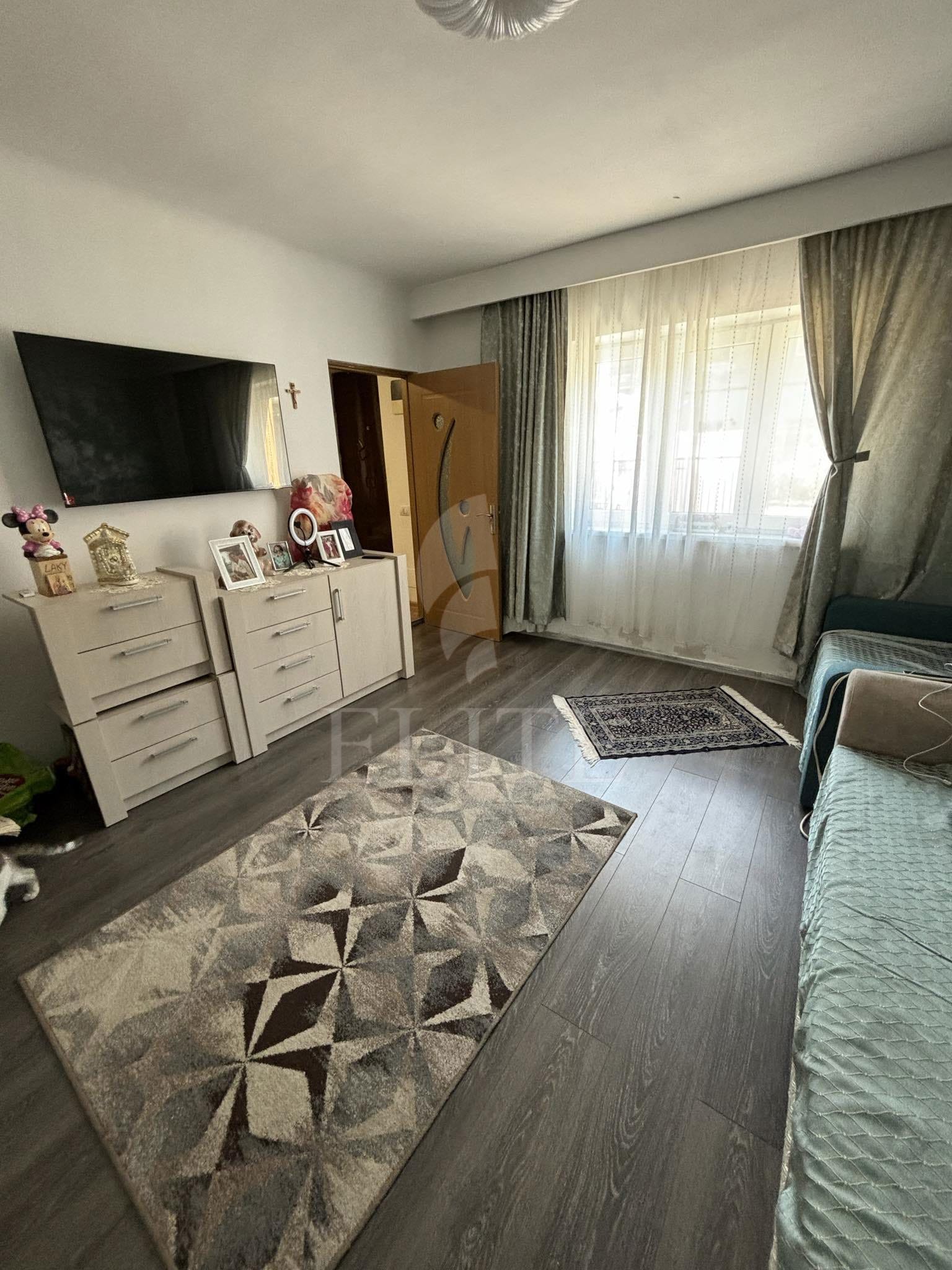 Apartament o camera în zona Blocul Spray-1204243