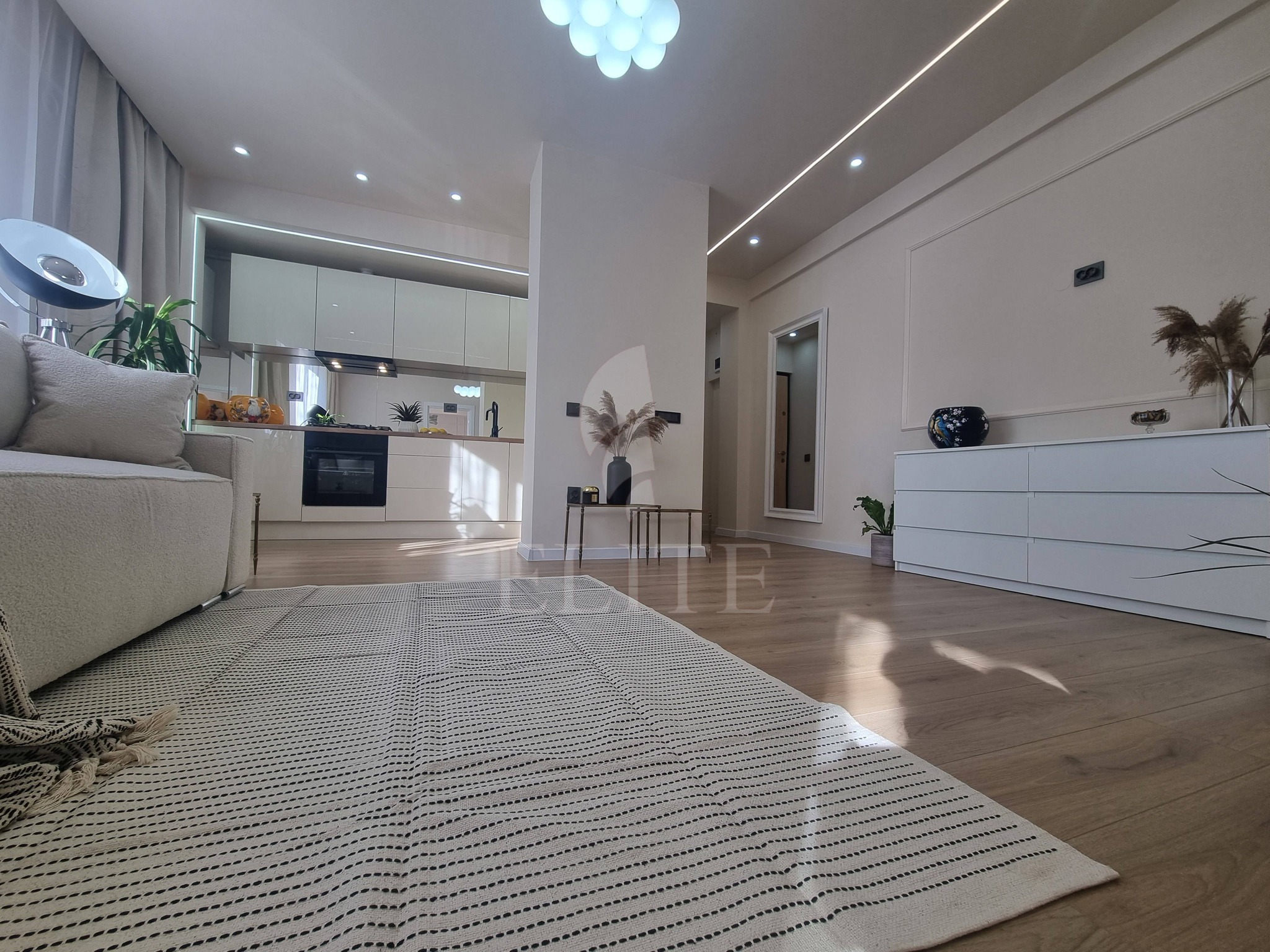 Apartament 2 camere în zona STRAZII HOREA-1204343