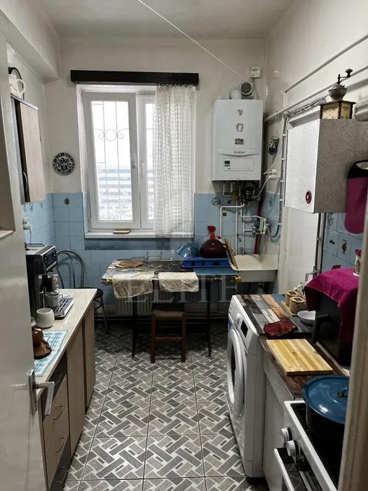 Apartament 3 camere în zona FACULTATII DE LITERE-1210736