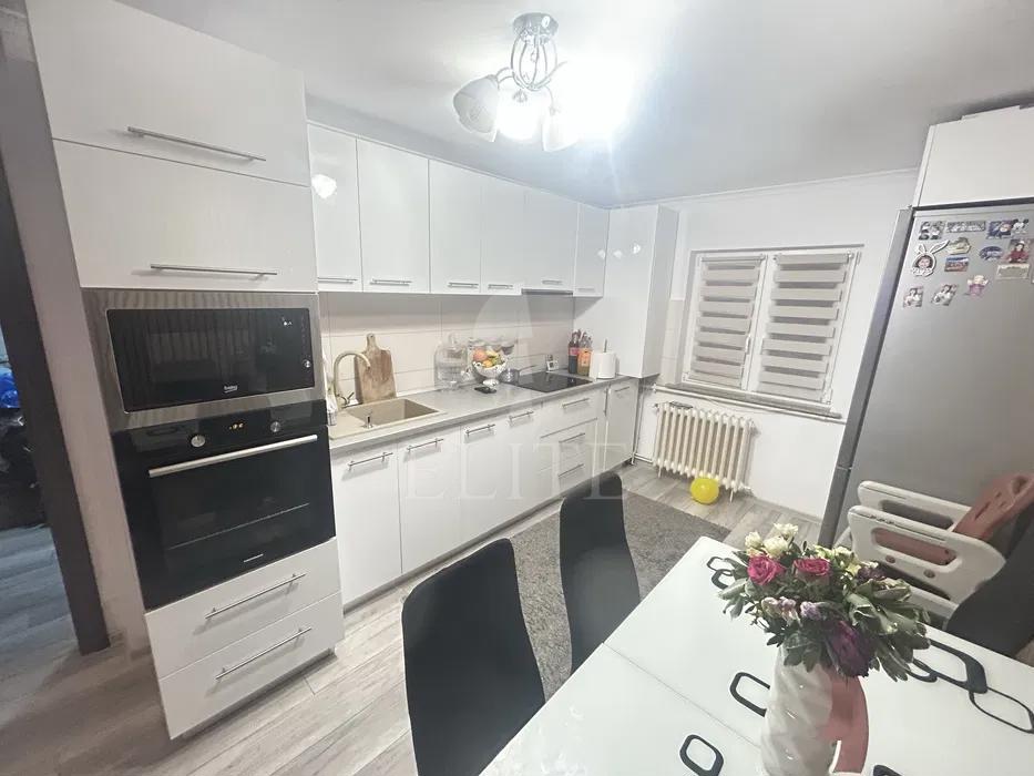 Apartament 3 camere în zona STRAZII FABRICII-1214154