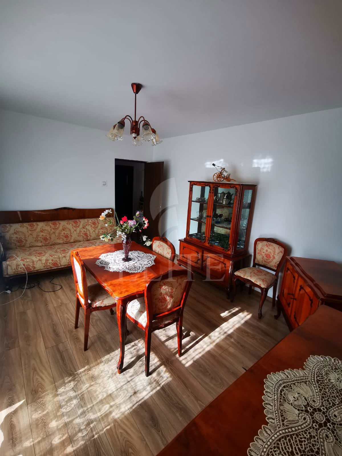Apartament 4 camere în zona COMPLEX OLIMPIA-1215954