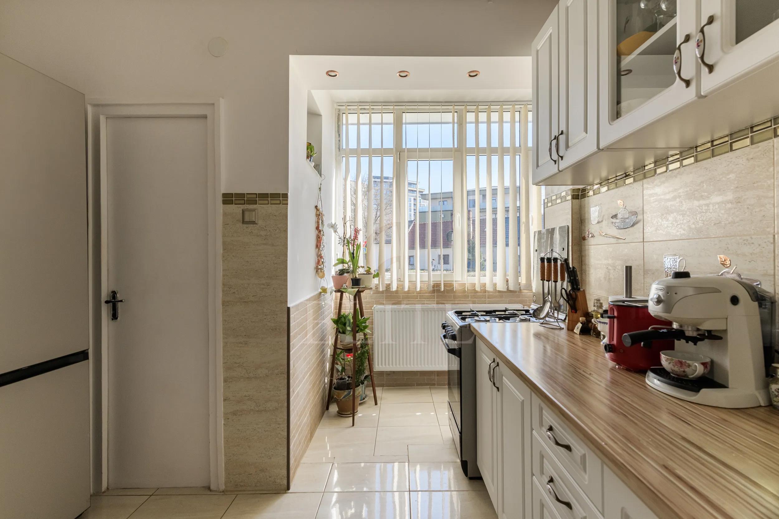 Apartament 3 camere în zona PLOPILOR-1217686