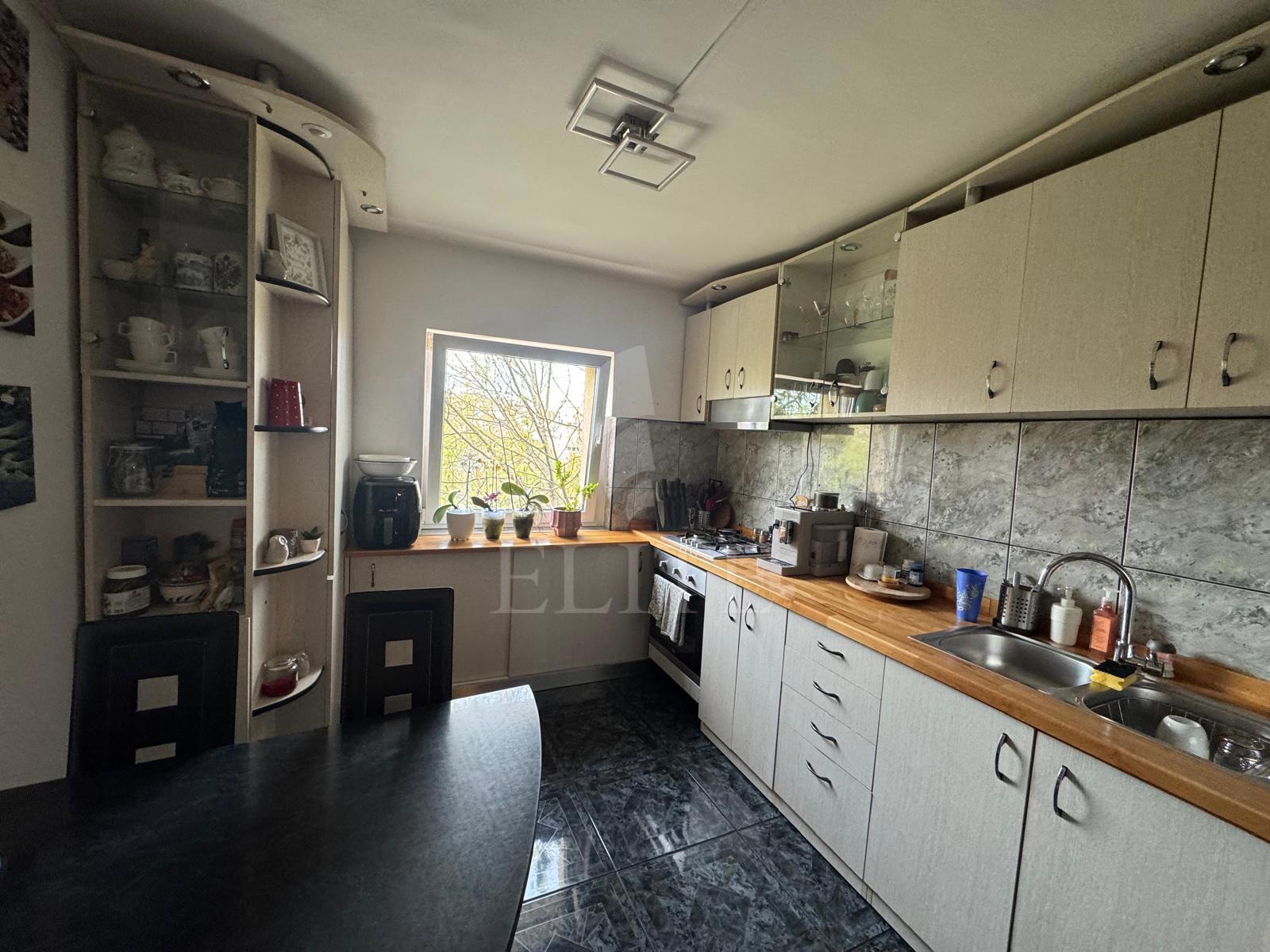 Apartament 4 camere în zona STRAZII FABRICII -1220439