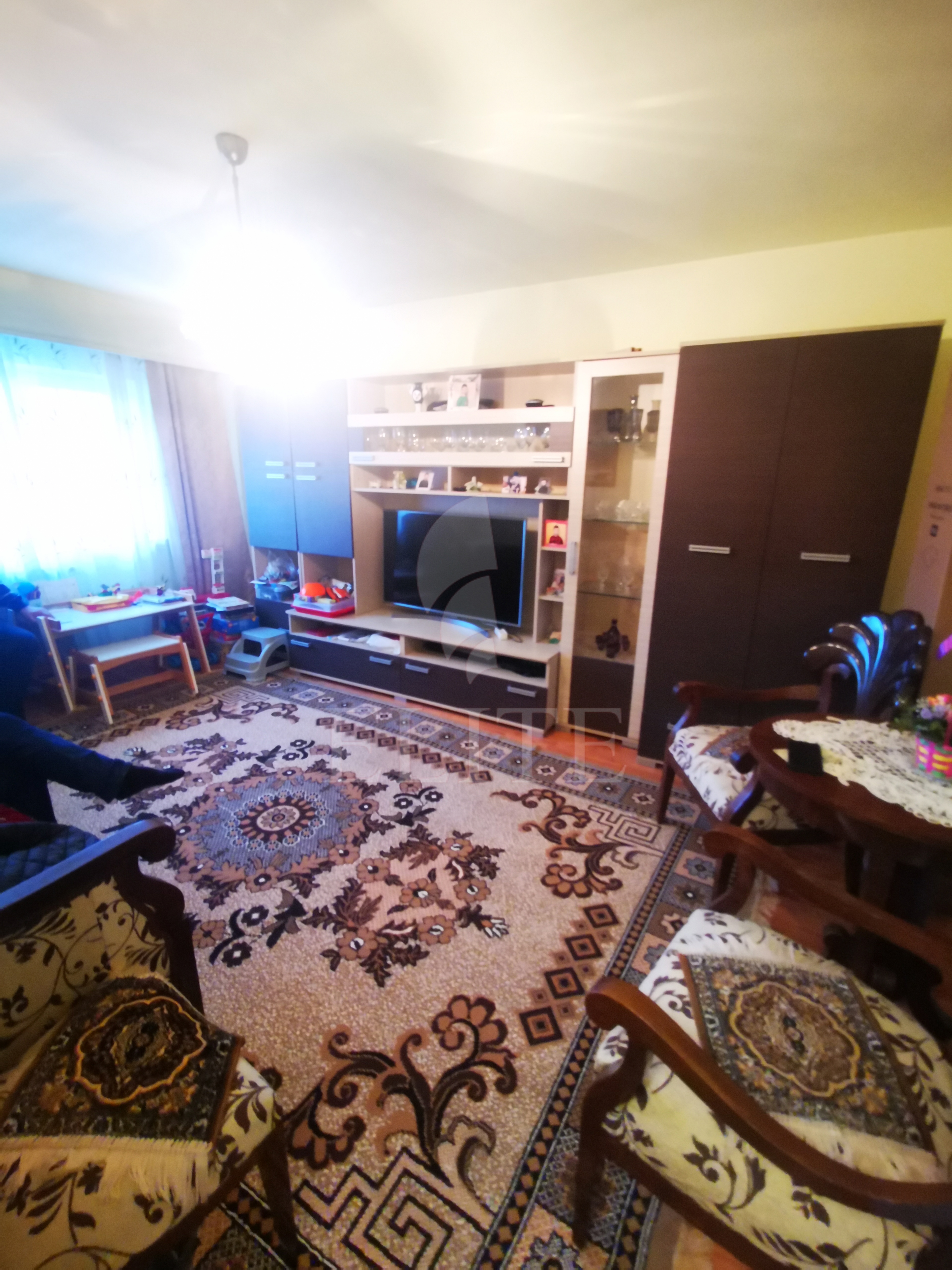 Apartament 4 camere în zona BILLA-1221022