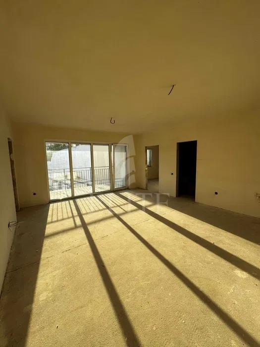 Apartament 3 camere în zona SEMICENTRALA-1221475