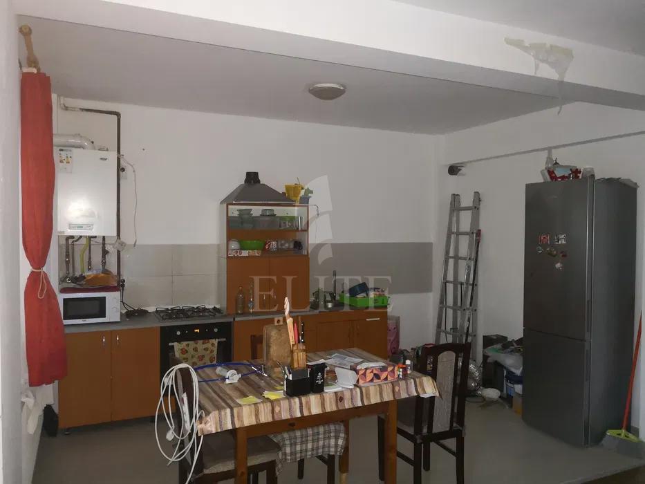 Apartament 3 camere în zona EUROPA-1222955
