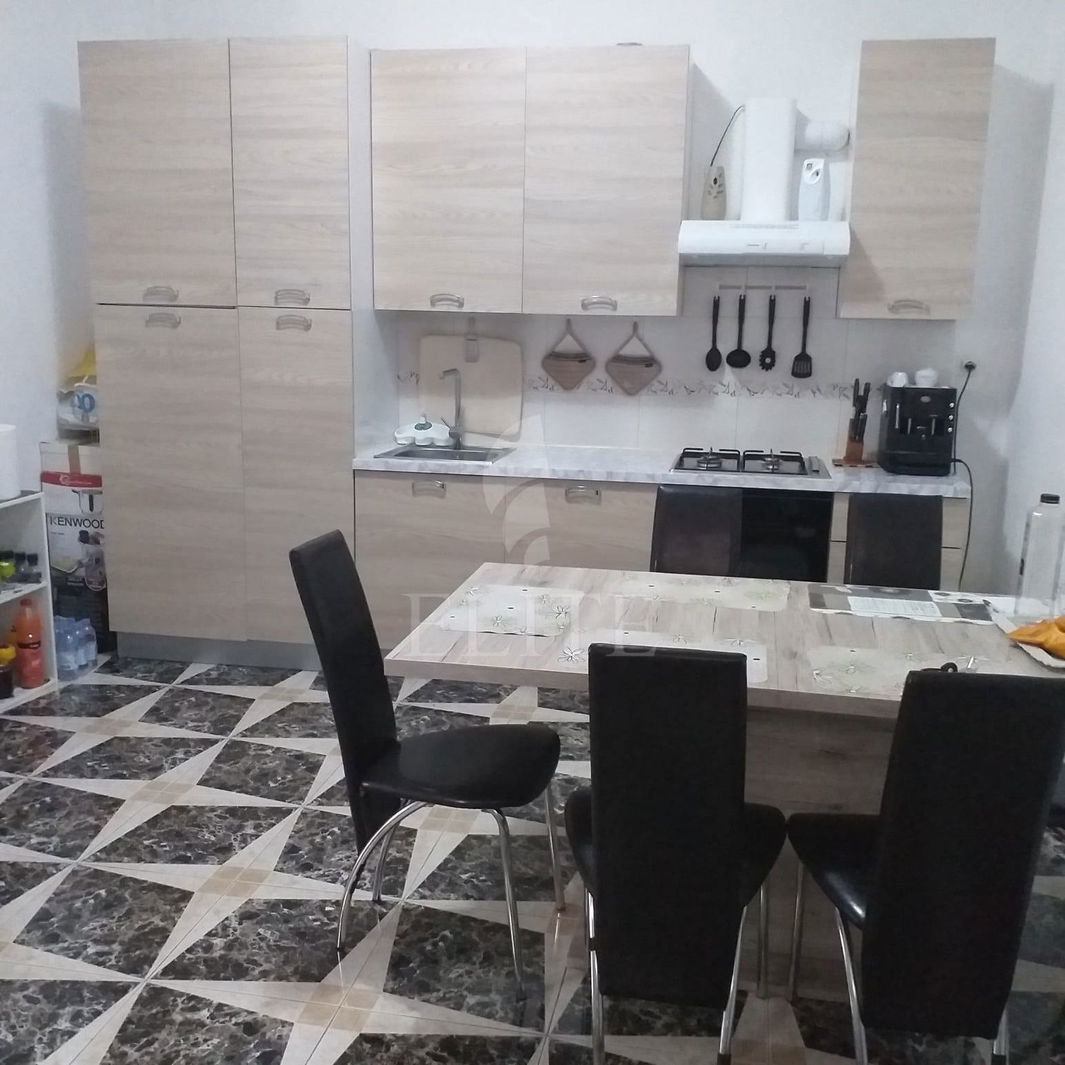 Apartament 3 camere în zona Centrala-1225743