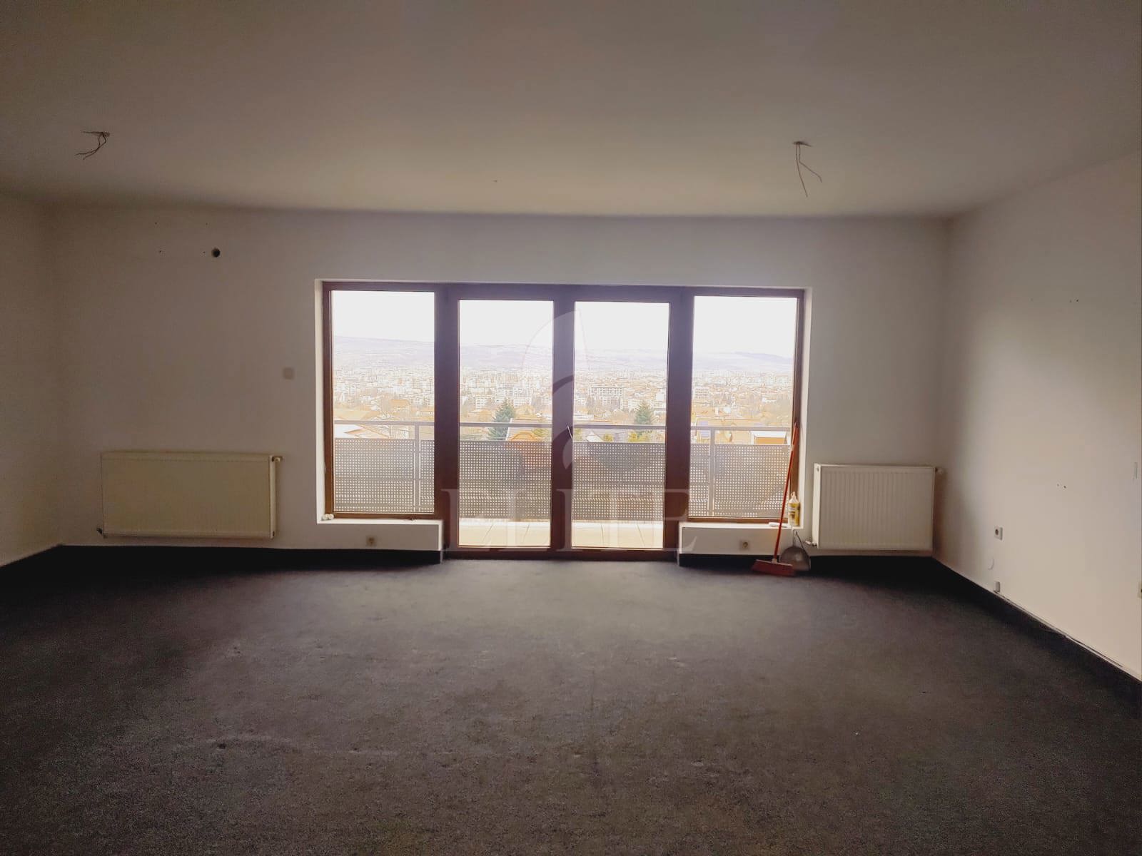 Apartament 4 camere în zona Andrei Muresanu-1226528