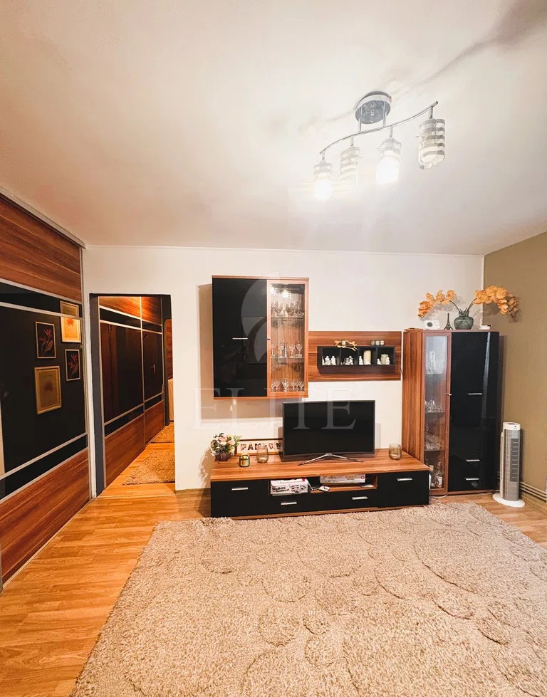 Apartament 3 camere în zona STRADA RETEZAT-1228373