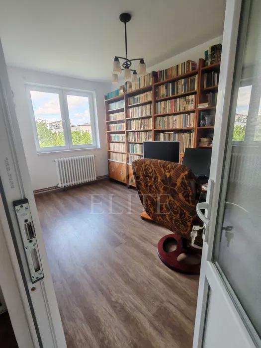 Apartament 3 camere în zona STRAZII BAITA-1229171