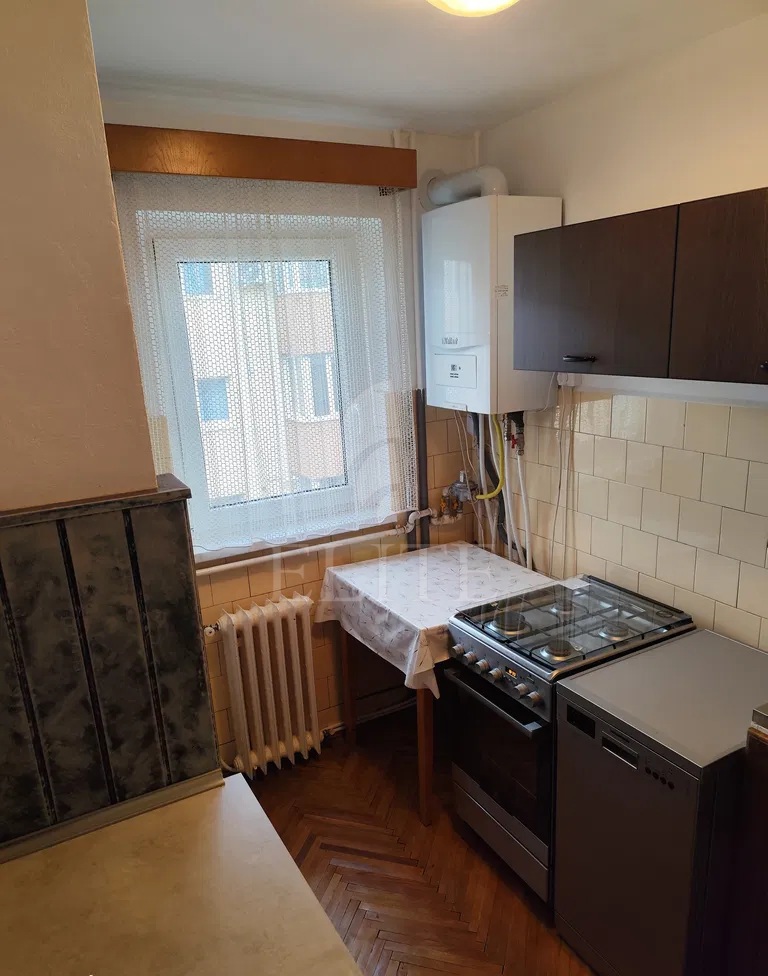 Apartament 3 camere în zona STRAZII RETEZAT-1229968