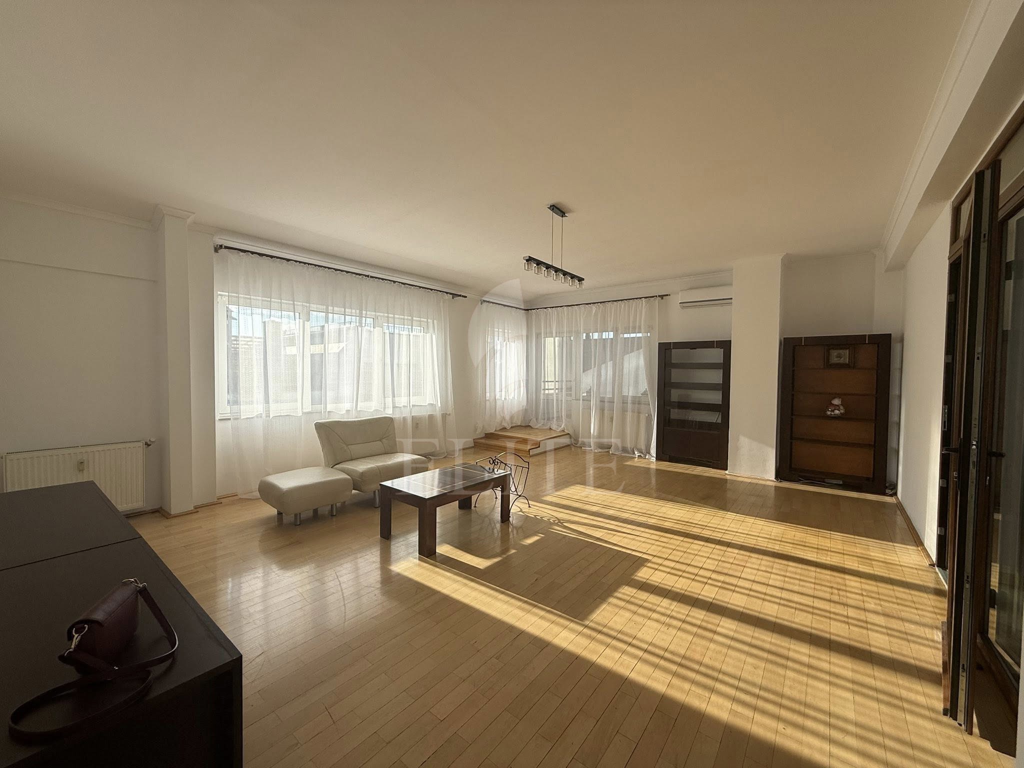 Apartament 4 camere în zona THE OFFICE-1232773