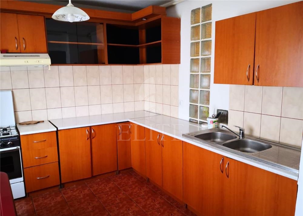 Apartament 3 camere în zona COMPLEX OLIMPIA-1238582