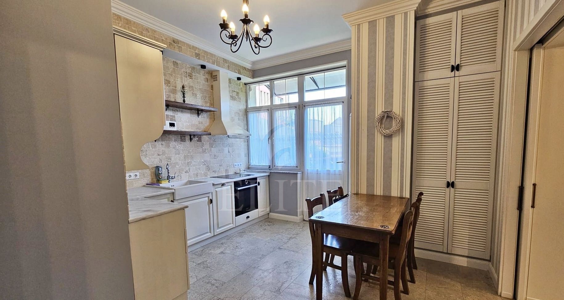 Apartament 4 camere în zona SEMICENTRALA-1239796