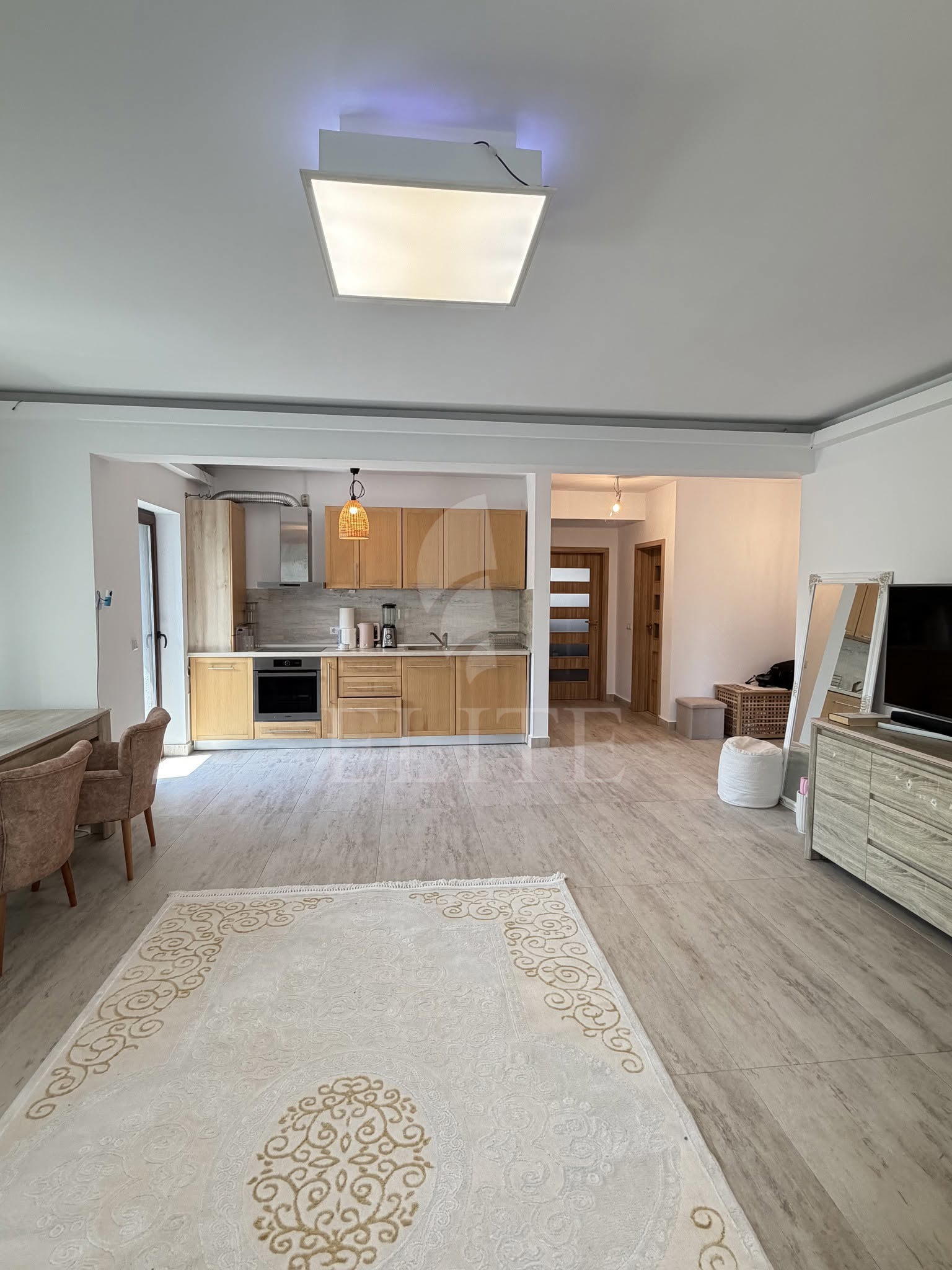 Apartament 4 camere în zona EUROPA-1240472