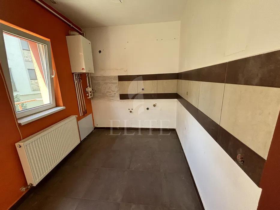 Apartament 3 camere în zona STRAZII CAMPULUI-1240974