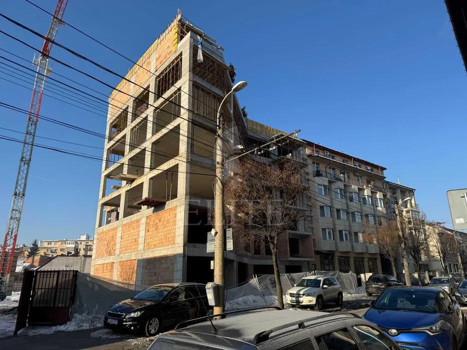 Apartament 4 camere în zona SEMICENTRALA-1242085